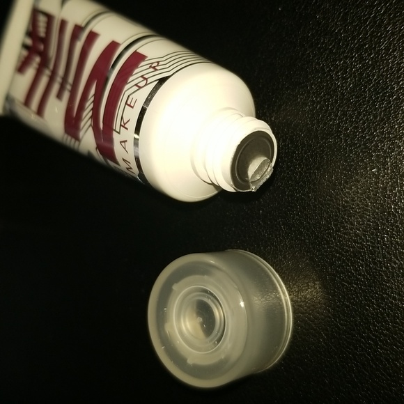 BLUSH - Picture 5 of 5